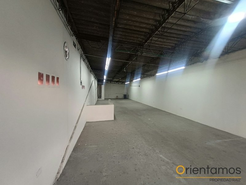 Bodega disponible para el arriendo en Medellín el codigo es 21642 foto numero 2