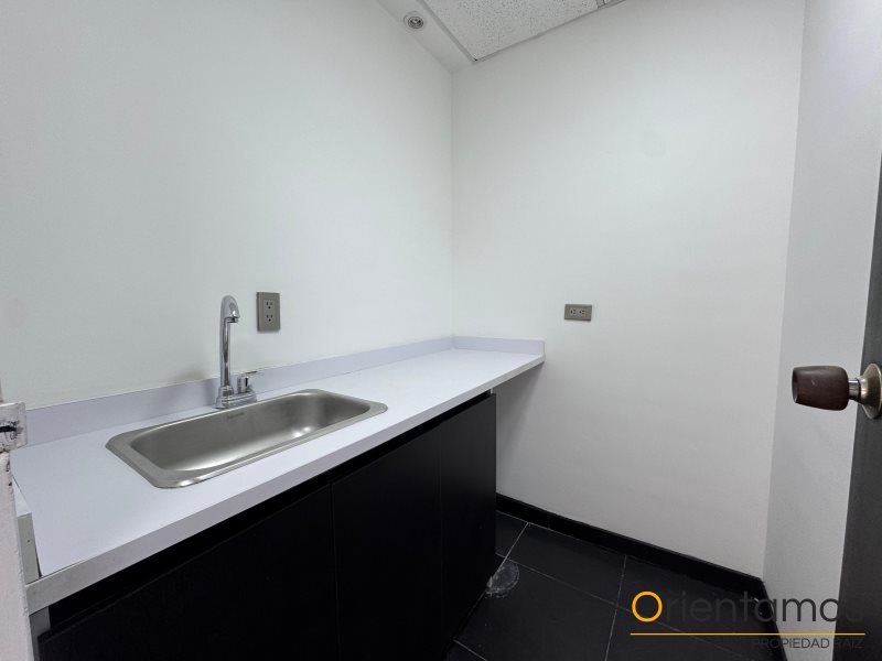 Oficina disponible para el arriendo en Medellín el codigo es 15847 foto numero 16