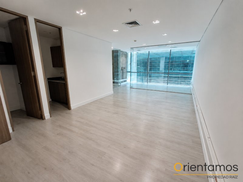 Oficina disponible para el arriendo en Medellín el codigo es 21461 foto numero 2