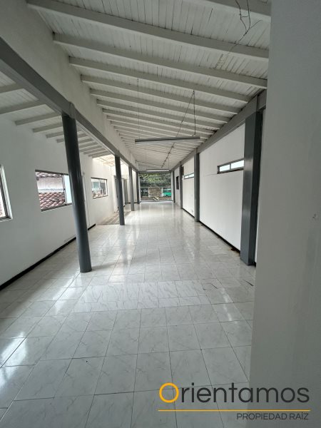 Casa-local disponible para el arriendo en Medellín el codigo es 19007 foto numero 12