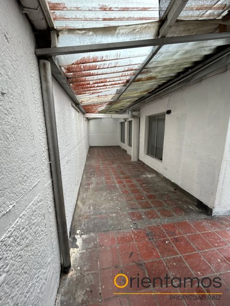 Casa-local disponible para el arriendo en Medellín el codigo es 19007 foto numero 10