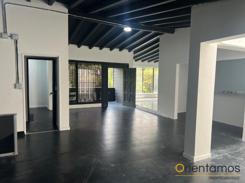 Casa-local disponible para el arriendo en Medellín el codigo es 19292 foto numero 3
