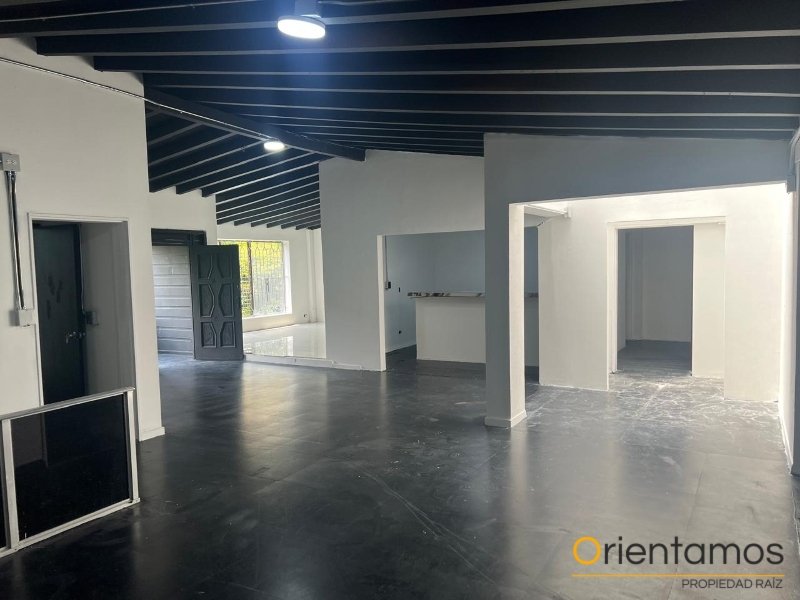 Casa-local disponible para el arriendo en Medellín el codigo es 19292 foto numero 2