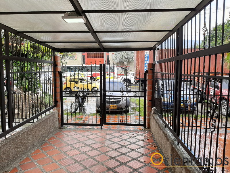 Casa-local disponible para el arriendo en Medellín el codigo es 10869 foto numero 19