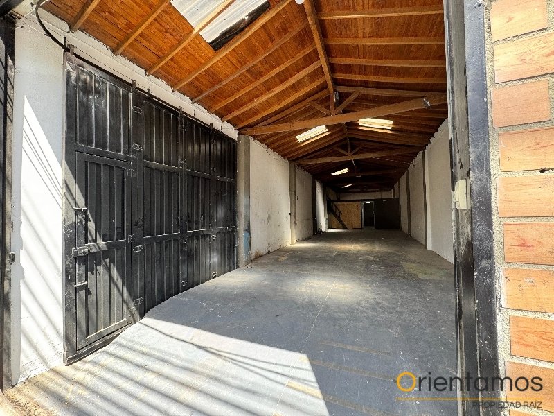 Bodega disponible para el arriendo en Medellín el codigo es 5996 foto numero 2