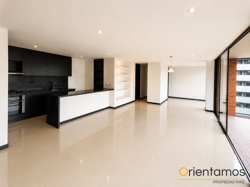 Apartamento disponible para el arriendo en Medellín el codigo es 21395 foto numero 2