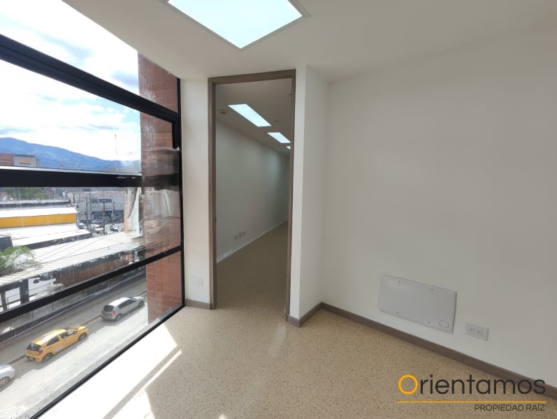 Oficina disponible para el arriendo en Medellín el codigo es 21045 foto numero 4