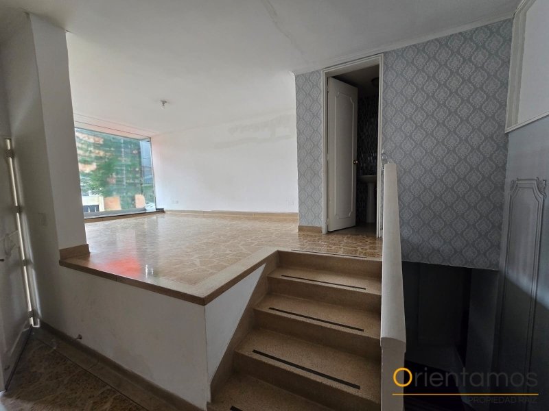 Casa-local disponible para el arriendo en Medellín el codigo es 21179 foto numero 3