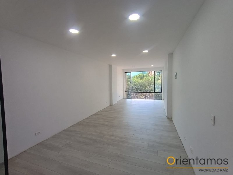 Local disponible para el arriendo en Medellín el codigo es 21398 foto numero 2