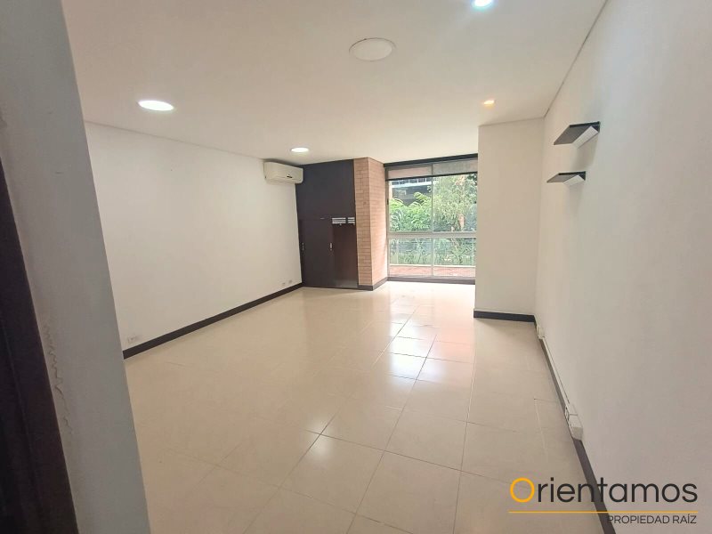 Oficina disponible para el arriendo en Medellín el codigo es 21022 foto numero 2