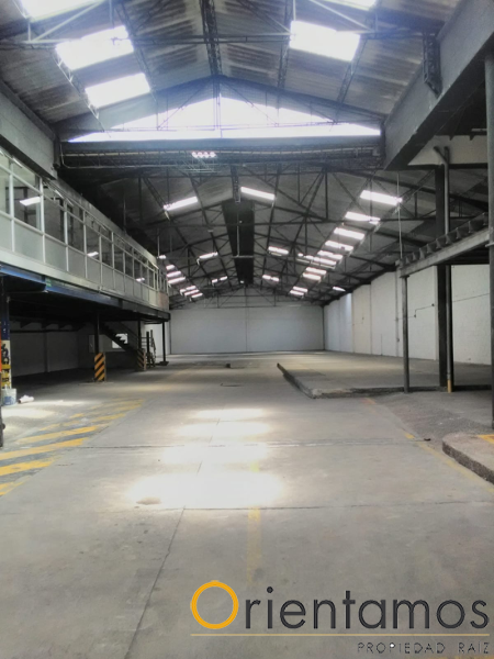 Bodega disponible para la venta en Medellín el codigo es 15383 foto numero 8