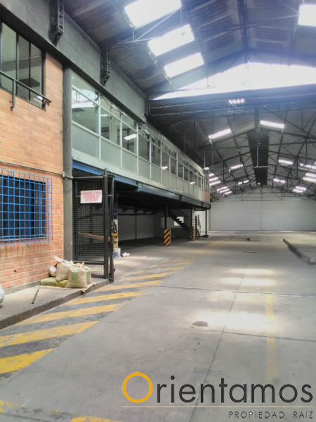 Bodega disponible para la venta en Medellín el codigo es 15383 foto numero 6
