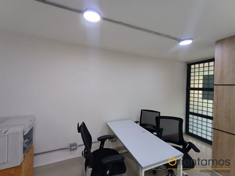 Oficina disponible para el arriendo en Medellín el codigo es 21335 foto numero 2