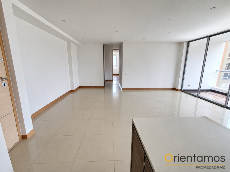 Apartamento disponible para el arriendo en Medellín el codigo es 21460 foto numero 2