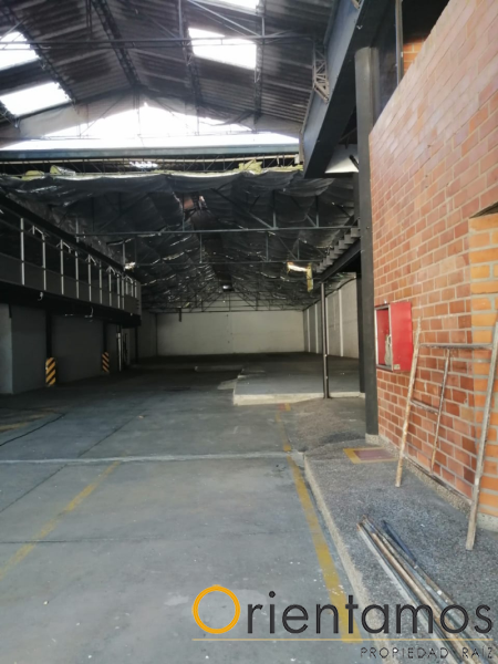 Bodega disponible para la venta en Medellín el codigo es 15383 foto numero 5