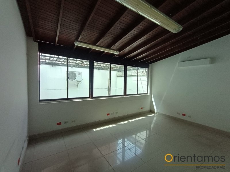 Casa-local disponible para el arriendo en Medellín el codigo es 21418 foto numero 21