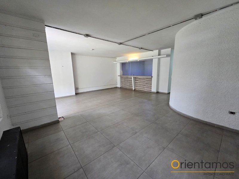 Casa-local disponible para el arriendo en Medellín el codigo es 21101 foto numero 2