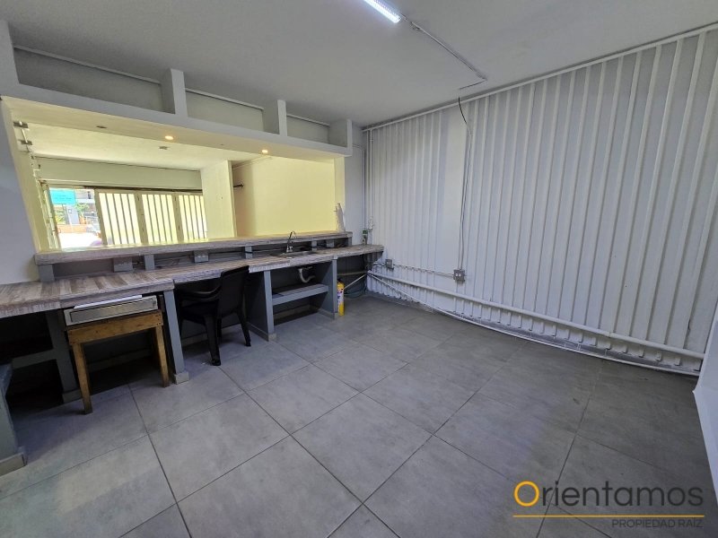 Casa-local disponible para el arriendo en Medellín el codigo es 21101 foto numero 3