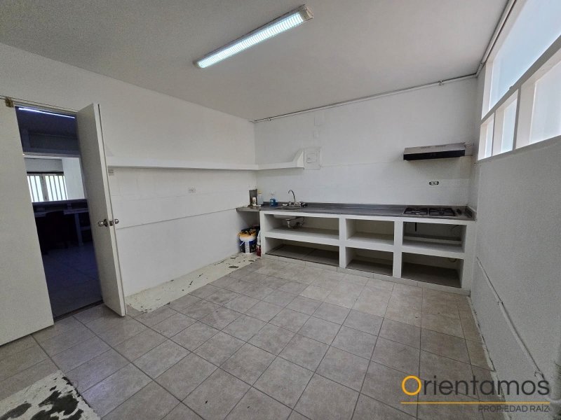 Casa-local disponible para el arriendo en Medellín el codigo es 21101 foto numero 11