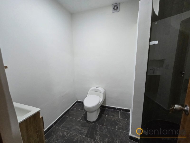 Casa-local disponible para el arriendo en Medellín el codigo es 21101 foto numero 17