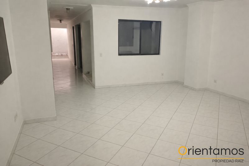 Apartamento disponible para el arriendo en Medellín el codigo es 21004 foto numero 2