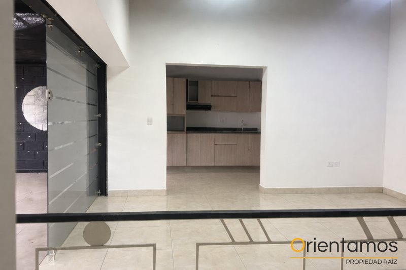 Casa-local disponible para el arriendo en Medellín el codigo es 21023 foto numero 2