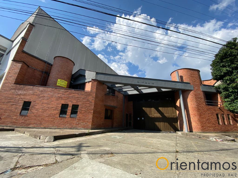 Bodega disponible para la venta en Medellín el codigo es 15383 foto numero 2