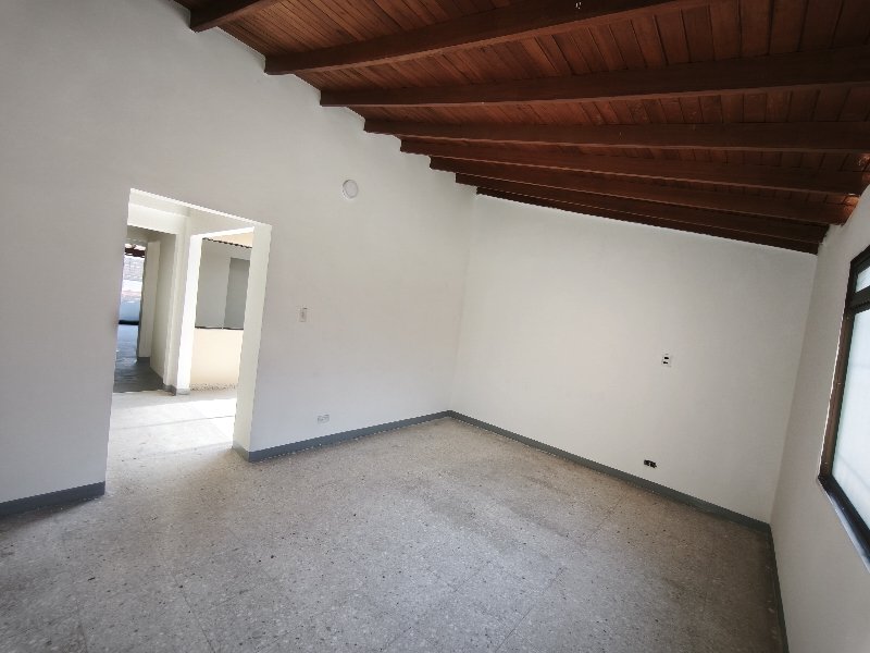 Casa-local en arriendo en VELODROMO, 70 m²