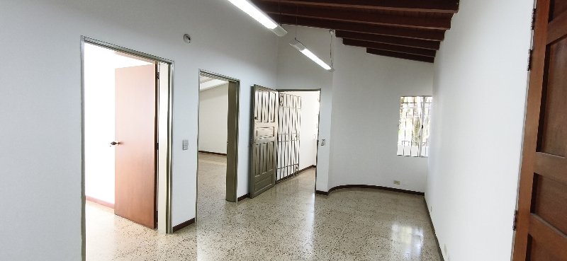 Casa-local en arriendo en VELODROMO, 100 m², 3 alcobas, 2 baños