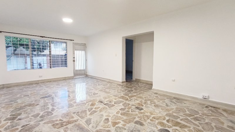 Casa en arriendo en LAURELES, 140 m², 5 alcobas, 3 baños