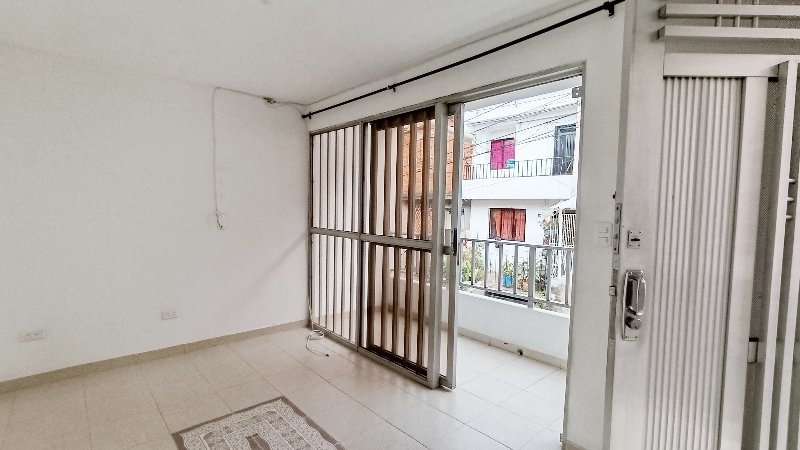 Casa en arriendo en ROBLEDO, 120 m², 3 alcobas, 1 baño