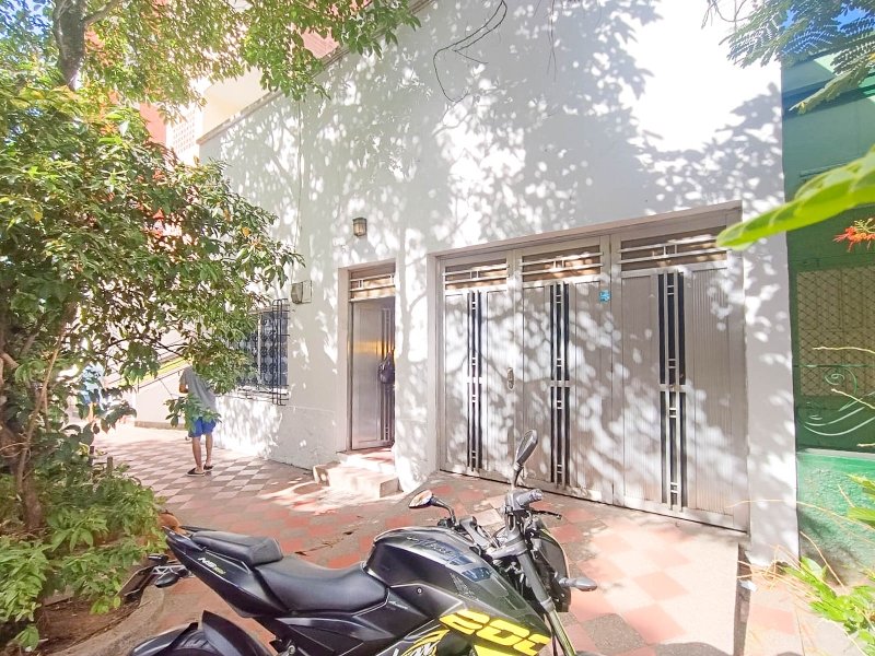 Casa-local en arriendo en AMERICA, 410 m², 9 alcobas, 3 baños