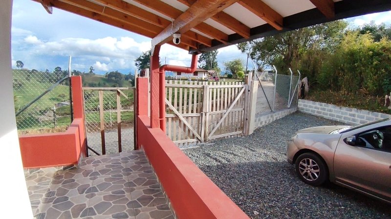 Finca en arriendo en SAN PEDRO DE LOS MILAGROS, 1178 m², 3 alcobas, 2 baños