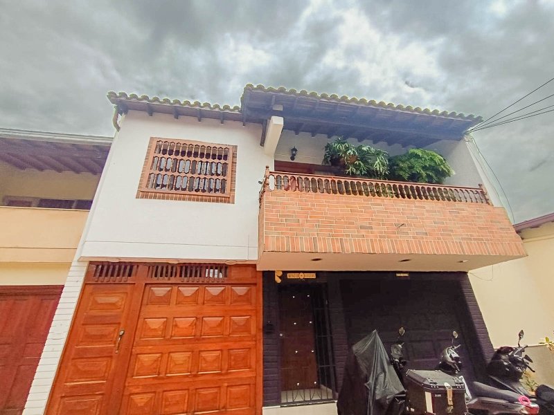 Casa en venta en SIMON BOLIVAR, 165 m², 3 alcobas, 3 baños