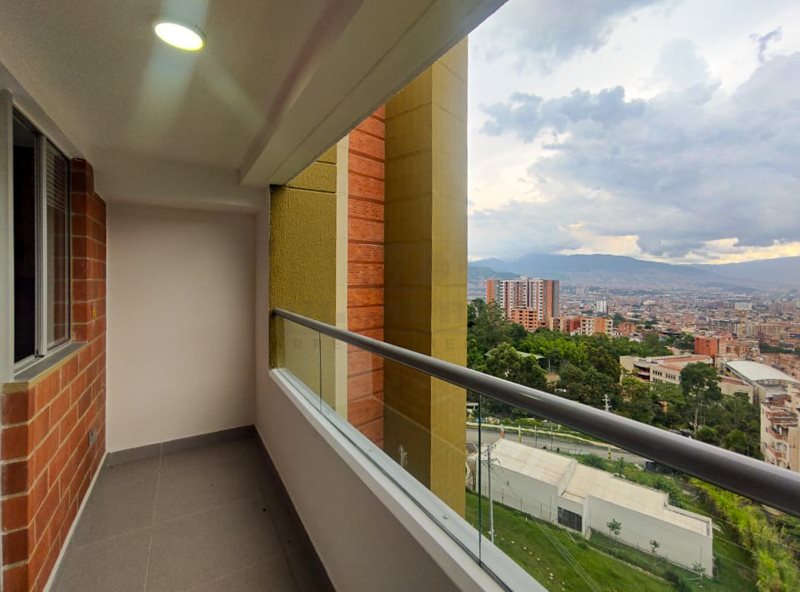 Apartamento en arriendo en ENVIGADO, 75 m², 2 alcobas, 2 baños