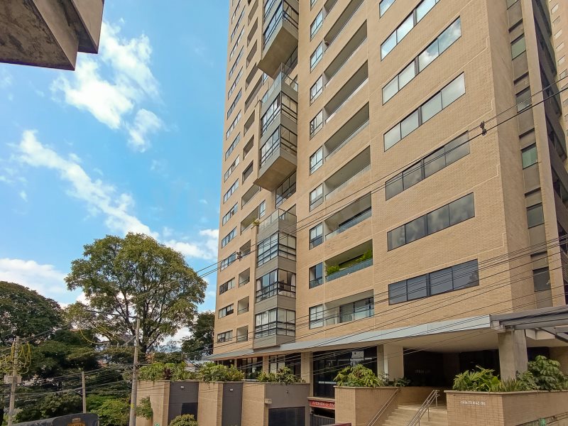 Apartamento en arriendo en POBLADO, 86 m², 3 alcobas, 3 baños