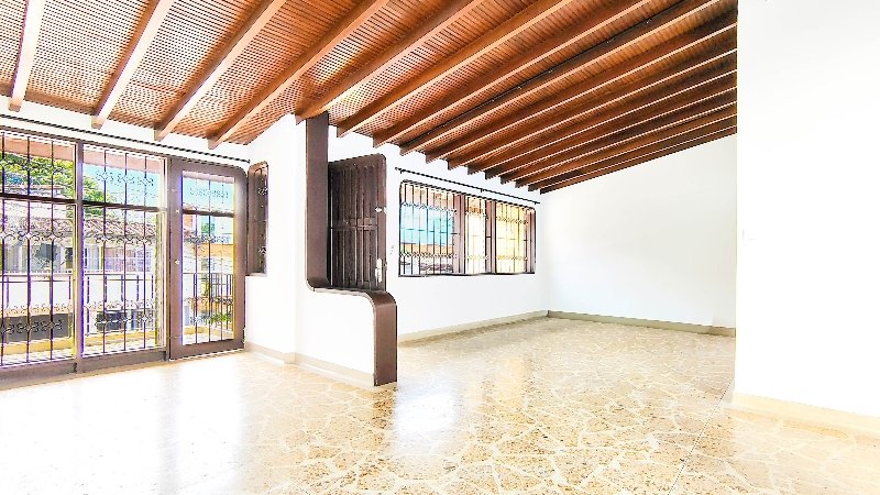 Casa en arriendo en SIMON BOLIVAR, 250 m², 6 alcobas, 3 baños