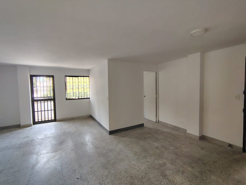 Apartamento en arriendo en FLORIDA NUEVA, 170 m², 7 alcobas, 3 baños