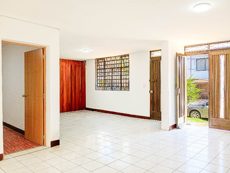 Casa en arriendo en AMERICA NIZA, 210 m², 4 alcobas, 3 baños