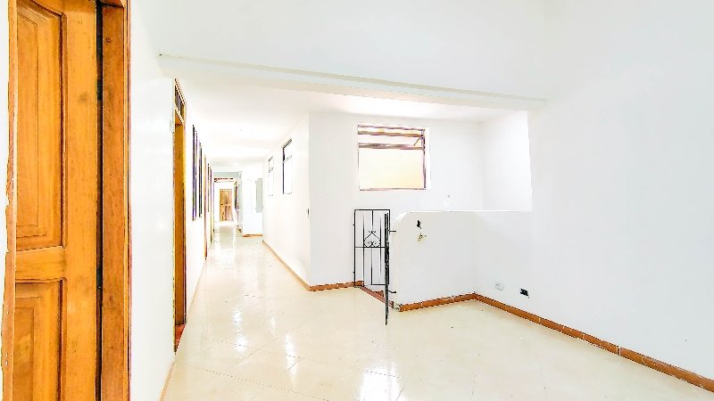 Casa en arriendo en SANTA MONICA, 130 m², 5 alcobas, 3 baños