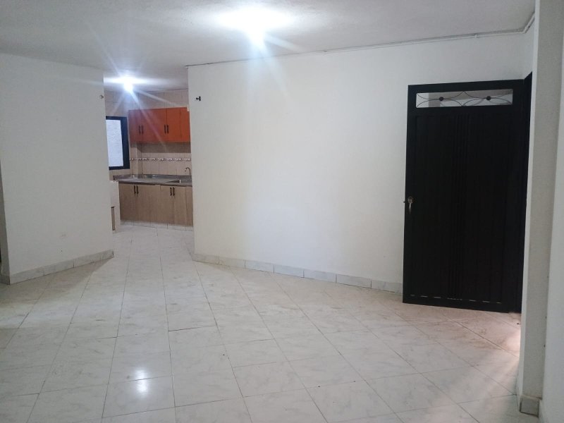 Apartamento en arriendo en VILLA HERMOSA, 100 m², 3 alcobas, 1 baño