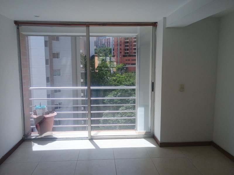 Apartamento en arriendo en POBLADO, 67 m², 3 alcobas, 2 baños