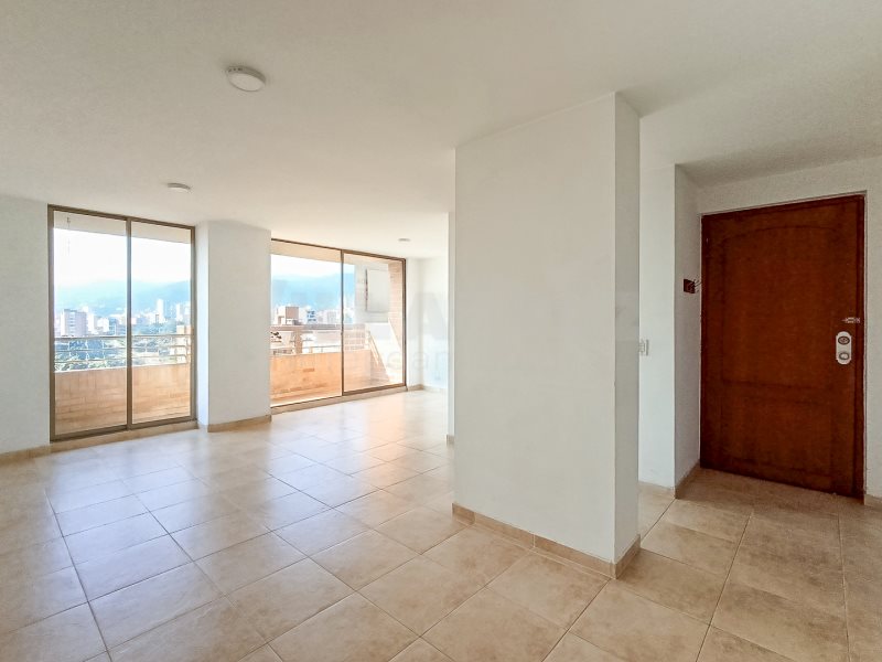 Apartamento en arriendo en LAURELES, 102 m², 3 alcobas, 2 baños