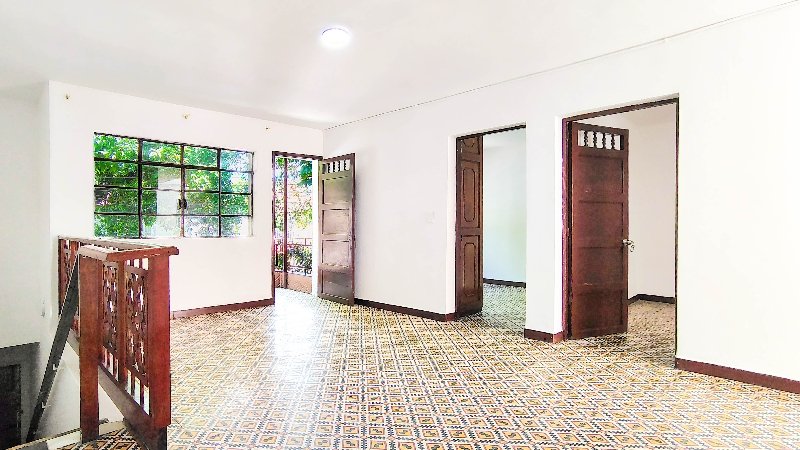 Casa en arriendo en SANTA MONICA, 200 m², 5 alcobas, 2 baños
