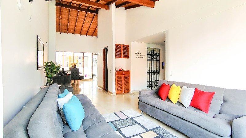 Apartamento en arriendo en LAURELES, 210 m², 4 alcobas, 5 baños