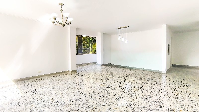 Apartamento en arriendo en POBLADO, 135 m², 3 alcobas, 3 baños