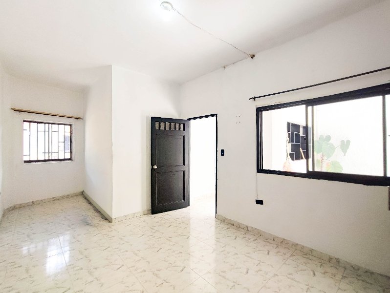 Casa-local en arriendo en EL SALVADOR, 230 m²
