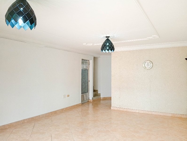 Apartamento en arriendo en ALMERIA, 185 m², 5 alcobas, 4 baños