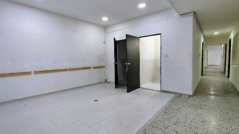 Oficina-Consultorio en arriendo en BOSTON, 600 m², 5 baños